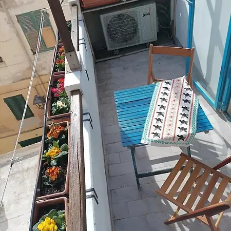 Nura's - Il Balcone Sui Tetti Apartment *